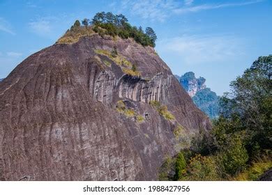 題目：武夷山是閩何風光，展現多方綺音與山水絢燀交章。